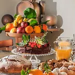 Yacht Club Capo Cervo Couette-café 4*