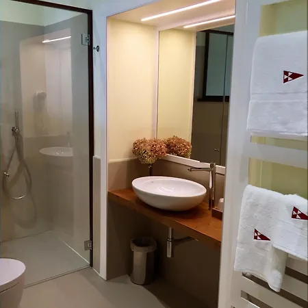 Yacht Club Capo Cervo Alojamento de Acomodação e Pequeno-almoço 4*