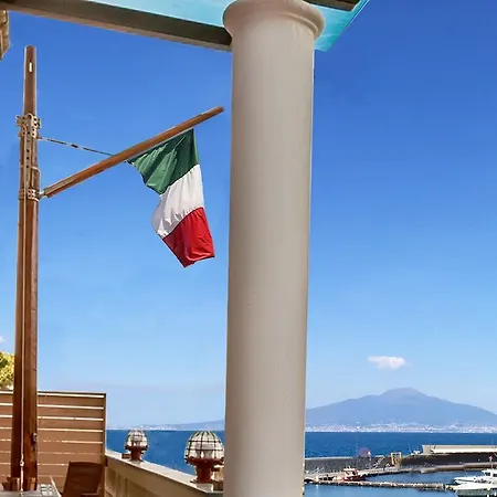 Yacht Club Capo Cervo 소렌토