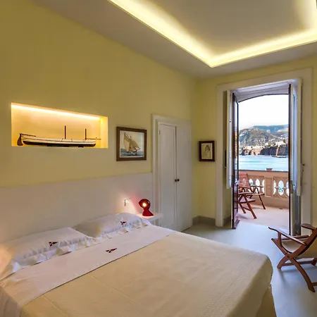 Yacht Club Capo Cervo 4* 소렌토