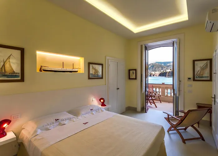 Yacht Club Capo Cervo Suites B&B 4* Sorrento