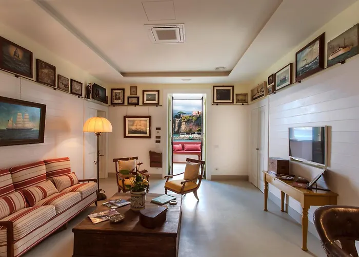 Yacht Club Capo Cervo Suites B&B 4* Sorrento